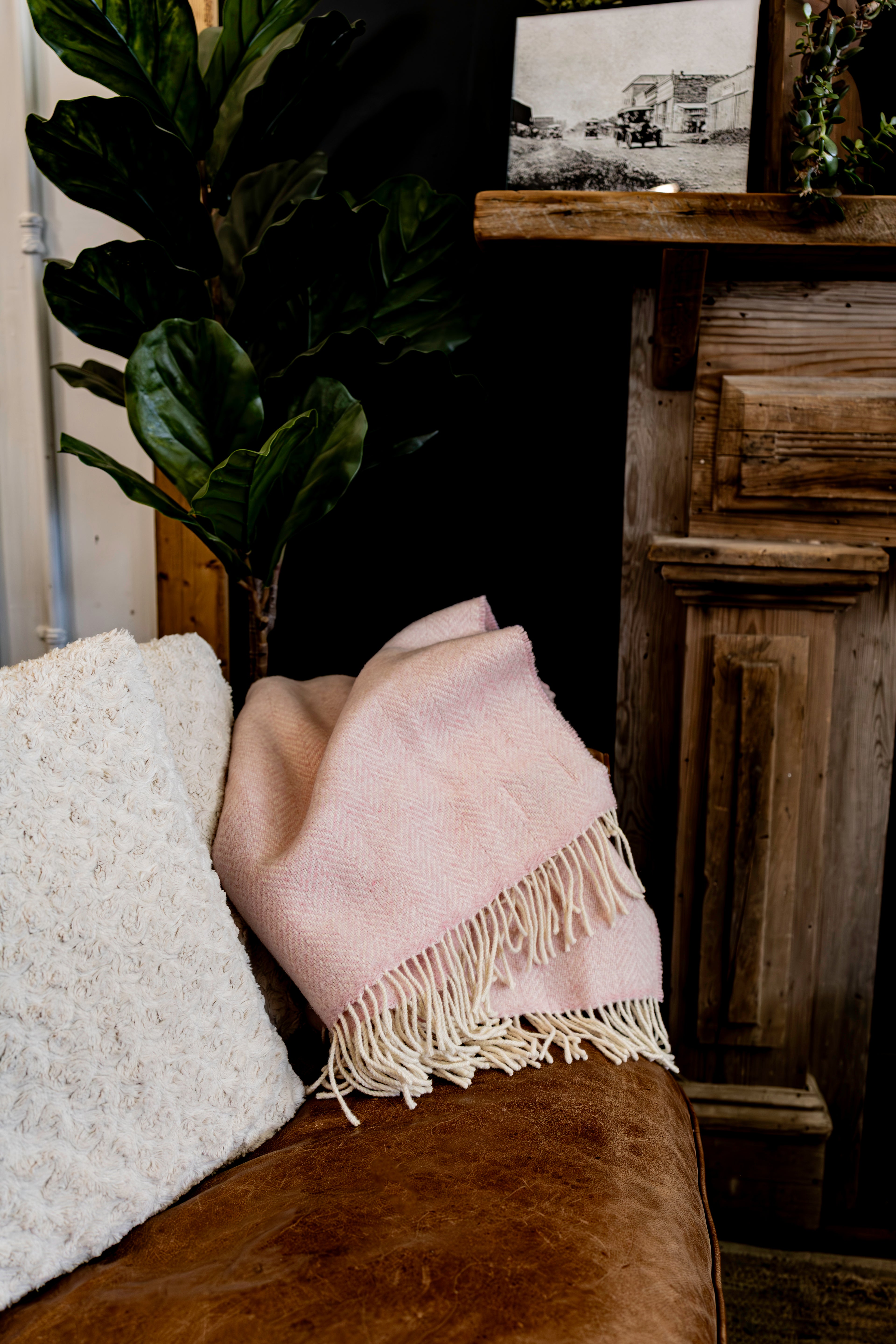 Merino Wool &amp; Cashmere Throw Blanket - Álainn Yew Pink